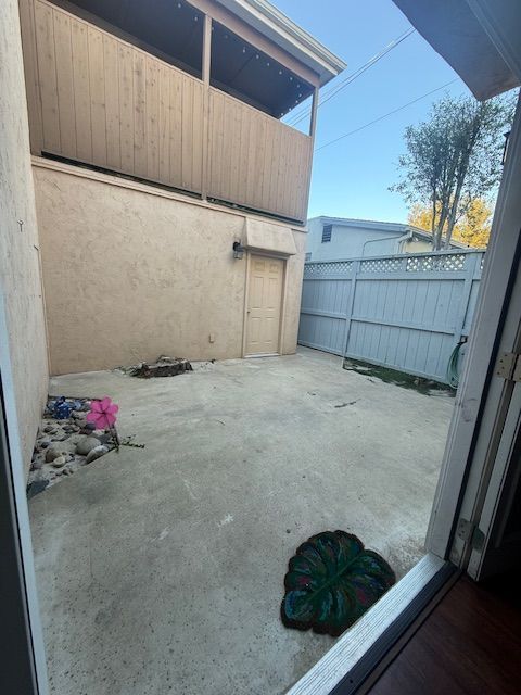 706 E Avenue, Middle Unit in Coronado, CA - Building Photo - Building Photo