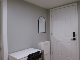 17904 1st Ave NE in Shoreline, WA - Building Photo