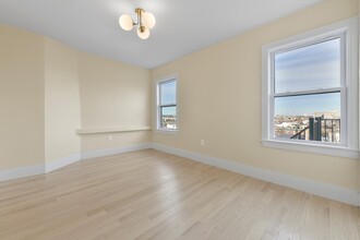 160 Webster St, Unit 3 in Boston, MA - Building Photo - Building Photo