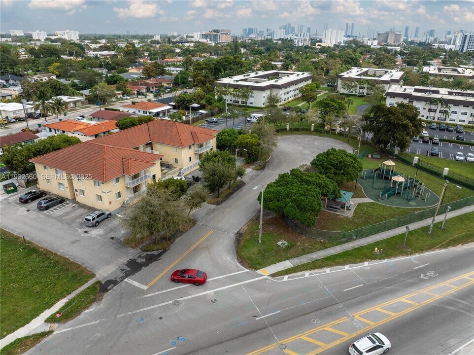 2185 NW 16th Terrace in Miami, FL - Building Photo