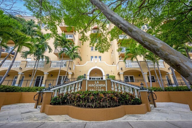 1400 Salzedo St in Coral Gables, FL - Building Photo - Building Photo