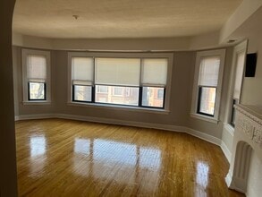 8009 S Phillips Ave, Unit 2 in Chicago, IL - Building Photo - Building Photo