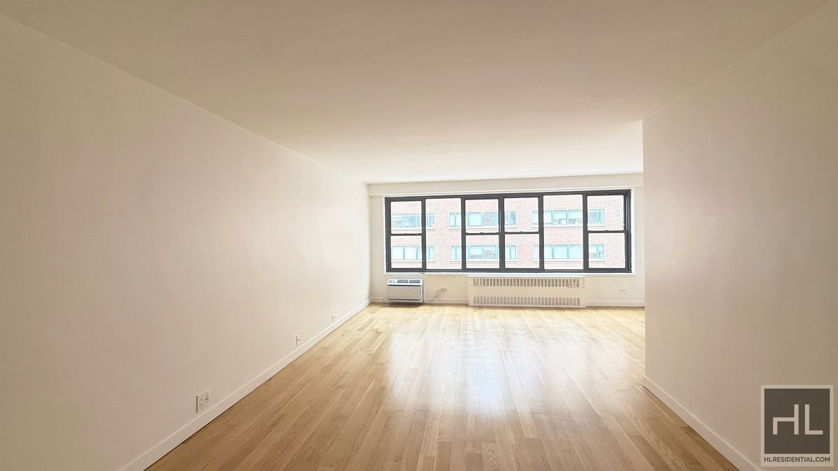 Fourth Avenue in New York, NY - Building Photo