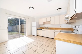 8026 Woodduck Dr in Orlando, FL - Building Photo - Building Photo