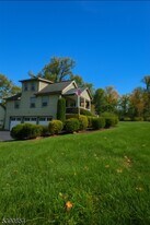 96 Grandview Ave in Caldwell, NJ - Building Photo