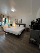 2100 NE 33rd Ave in Fort Lauderdale, FL - Building Photo - Building Photo