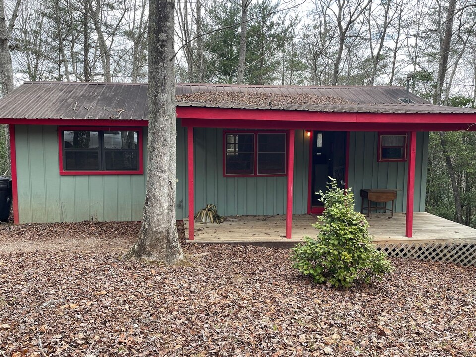 26 Pine Log Ln in Warne, NC - Building Photo