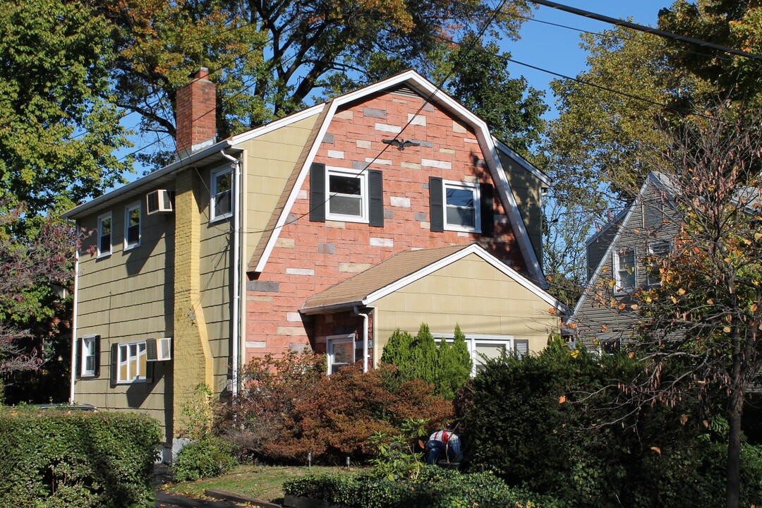 451 2nd St, Unit 1 in Palisades Park, NJ - Building Photo