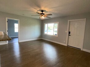 7401 35th Ave N in St. Petersburg, FL - Building Photo - Building Photo