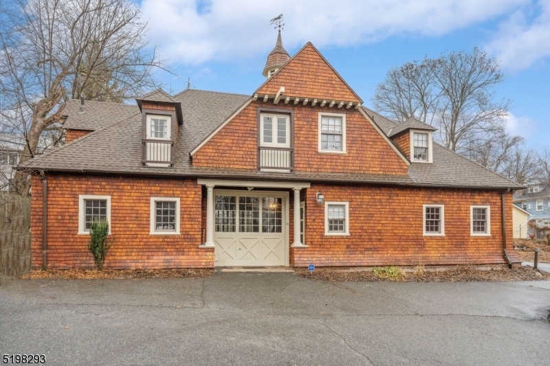 30 N Mountain Ave in Montclair, NJ - Building Photo