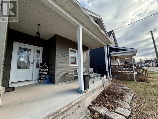 13 Meda St in St Thomas, ON - Building Photo - Building Photo