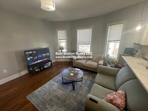 337 Highland Ave, Unit 2 in Somerville, MA - Building Photo - Building Photo