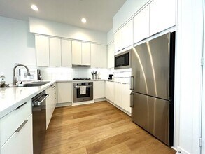 10917 1/2 Otsego St in Los Angeles, CA - Building Photo - Building Photo