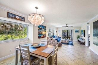 910 Vanderbilt Beach Rd in Naples, FL - Building Photo - Building Photo