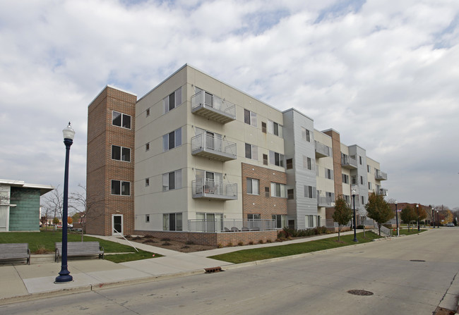 3540 Library Dr in Cudahy, WI - Foto de edificio - Building Photo