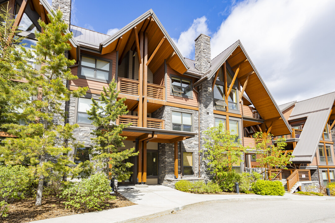 Casa in Canmore, AB - Building Photo