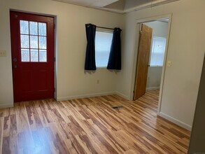 260 Raymond Hill Rd in Montville, CT - Building Photo - Building Photo