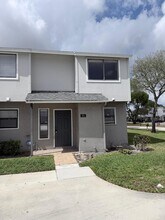 101 Shoreview Dr in Greenacres, FL - Building Photo - Building Photo