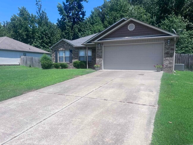 439 Nottingham Dr in Cabot, AR - Foto de edificio - Building Photo