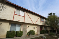 Planz Road Apartments in Bakersfield, CA - Foto de edificio - Building Photo