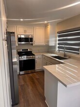 204 Adams St in Newport Beach, CA - Building Photo - Building Photo