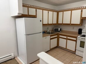 155 Bull Hill Ln in West Haven, CT - Building Photo - Building Photo