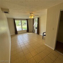 4083 Springs Ln in Bonita Springs, FL - Foto de edificio - Building Photo