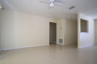 13775 SE 41st Ct in Summerfield, FL - Building Photo - Building Photo