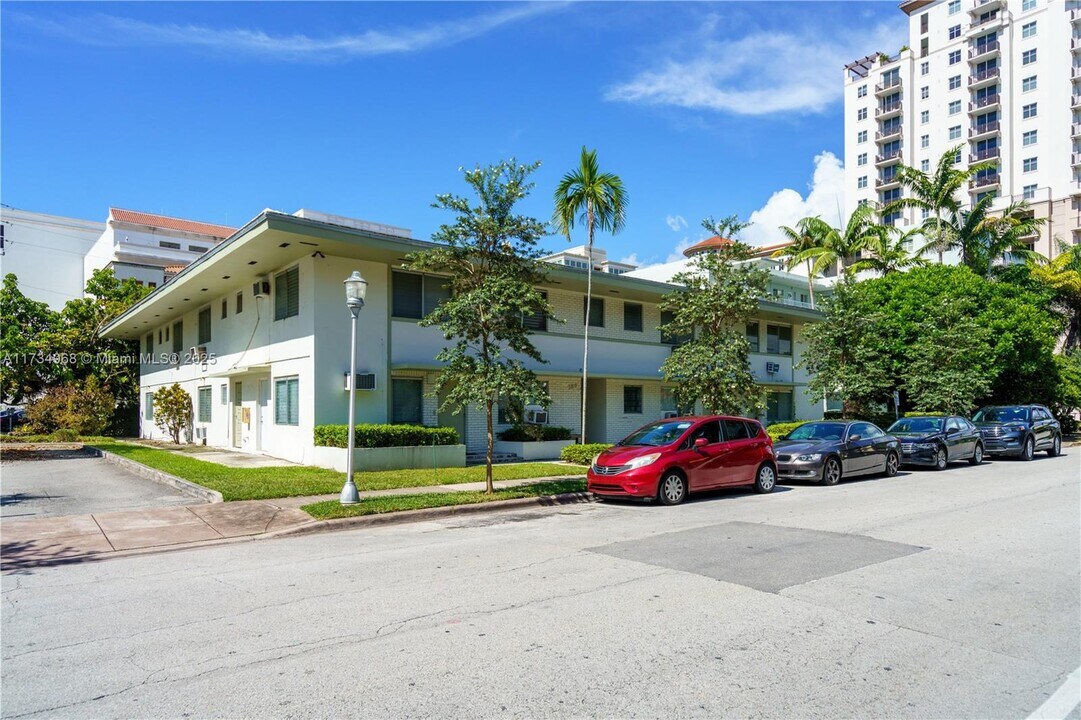 260 Navarre Ave in Coral Gables, FL - Building Photo