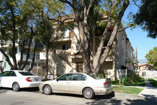 1131 E Chestnut St in Glendale, CA - Building Photo - Building Photo