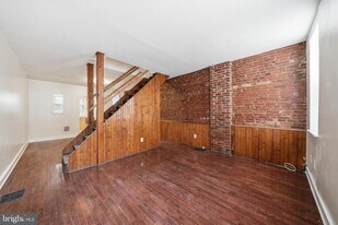 430 Cross St in Philadelphia, PA - Building Photo