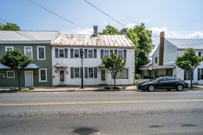 9364 N Congress St in New Market, VA - Foto de edificio - Building Photo