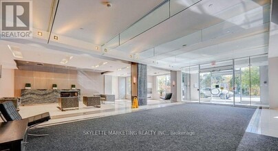 2401-7165 YONGE St in Markham, ON - Building Photo - Building Photo