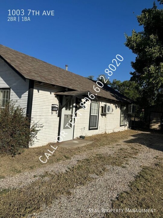 1003 7th Ave in Canyon, TX - Foto de edificio