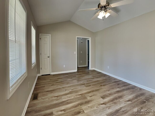 6036 Presentation St photo'