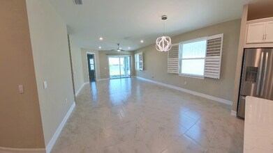 419 Ibiza Lp in Venice, FL - Building Photo - Building Photo