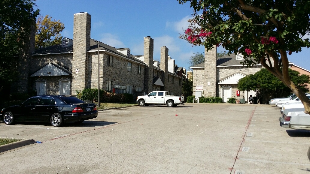 Crossroad Townhomes in Dallas, TX - Building Photo