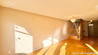 292 Goldridge Dr in Ottawa, ON - Building Photo - Building Photo