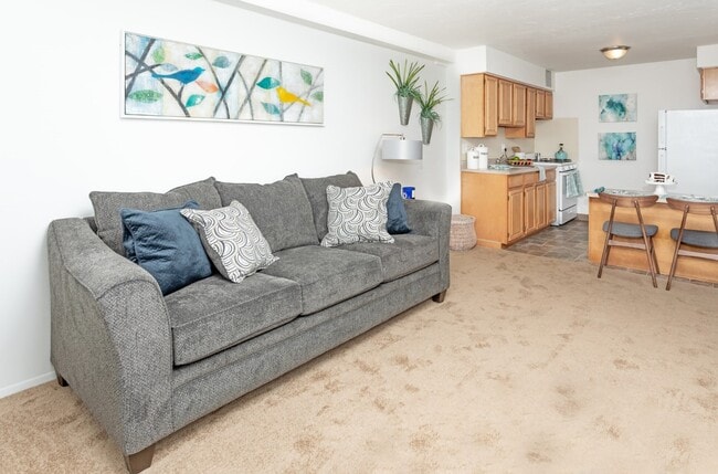 7800 E Jefferson Ave