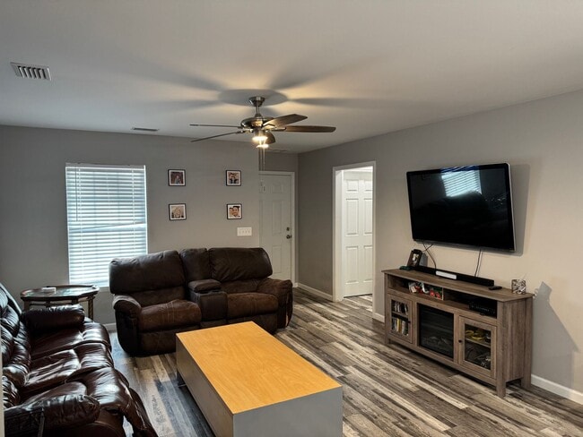 143 Melody Ln in Crawfordville, FL - Building Photo - Building Photo