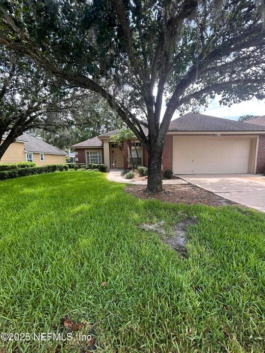 2307 Keaton Chase Dr in Orange Park, FL - Building Photo