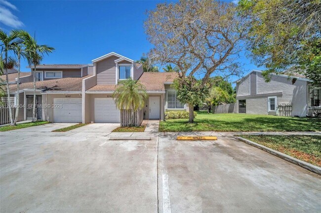 15743 Woodgate Pl in Sunrise, FL - Building Photo - Building Photo