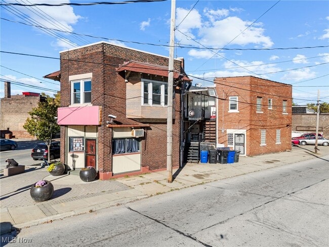 15300 Waterloo Rd in Cleveland, OH - Building Photo - Building Photo