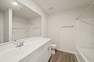 312 Lippizan Dr in Alvin, TX - Building Photo - Building Photo