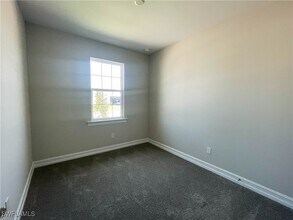 1050 Enbrook Lp in Naples, FL - Building Photo - Building Photo
