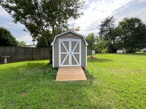 3901 Johnson St in High Point, NC - Building Photo - Building Photo
