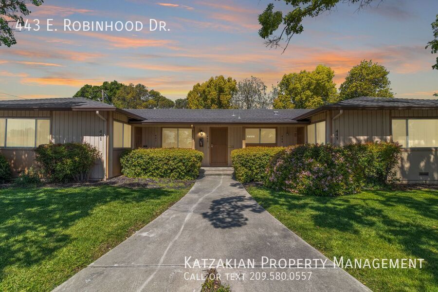 443 E Robinhood Dr in Stockton, CA - Building Photo