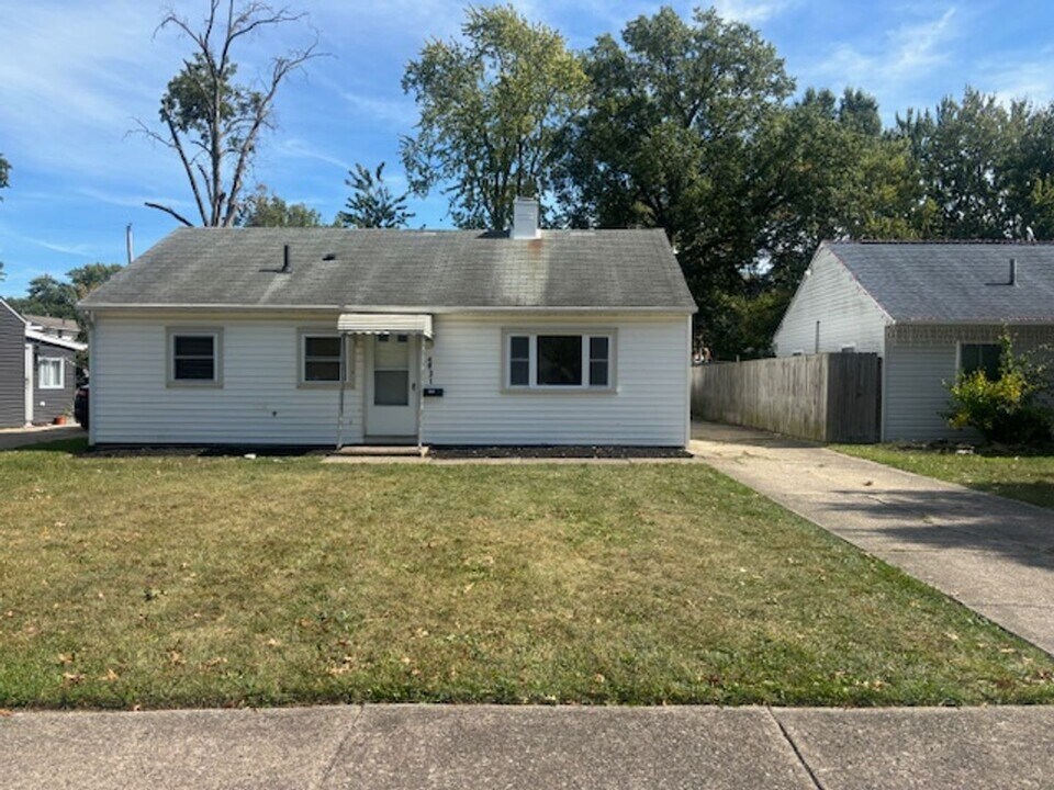 4031 Meadow Ln in Lorain, OH - Building Photo