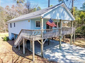 111 Arnold Dr in Powells Point, NC - Building Photo