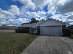 4873 La Casa Cir in Pace, FL - Foto de edificio - Building Photo